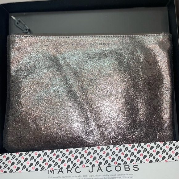 NEW Marc Jacobs for Target Silver Metallic Bag Pouch Wristlet Clutch Wallet - Picture 3 of 3
